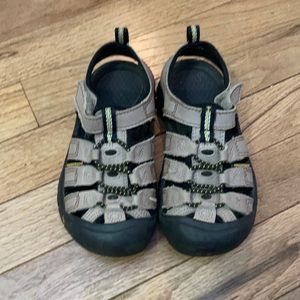 Keen boys sandals